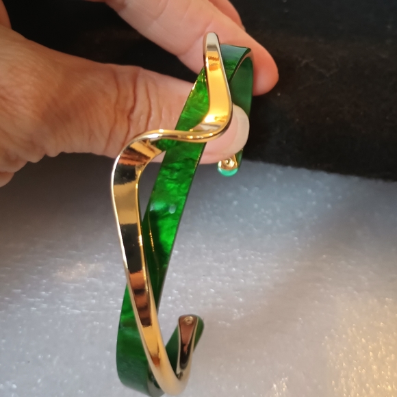 18k. Gold Plated Bangle - Picture 9 of 9